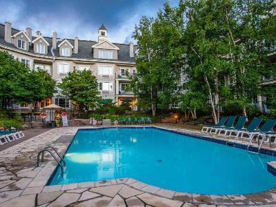 outdoor pool - hotel holiday inn express and suites tremblant - mont-tremblant, canada