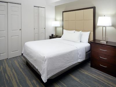 bedroom 2 - hotel homewood suites mont tremblant resort - mont-tremblant, canada