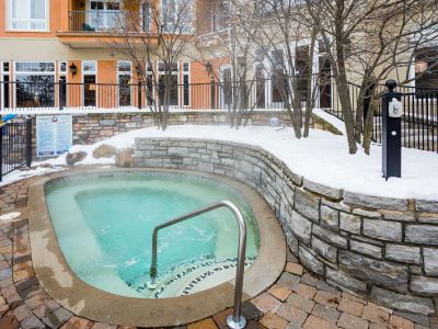 outdoor pool 8 - hotel tour des voyageurs i - mont-tremblant, canada