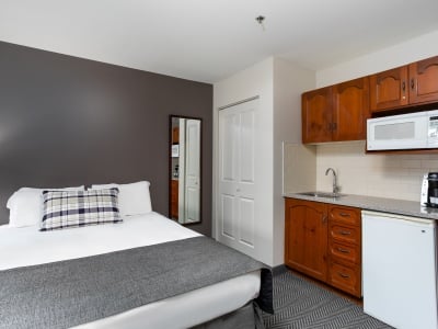 bedroom 3 - hotel tour des voyageurs i - mont-tremblant, canada