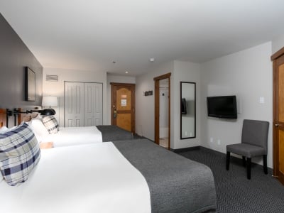 bedroom 8 - hotel tour des voyageurs i - mont-tremblant, canada