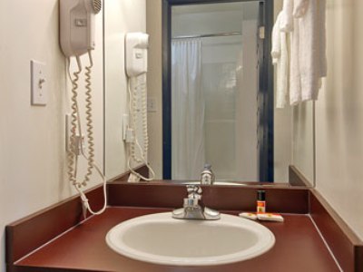 bathroom - hotel super 8 saskatoon - saskatoon, canada