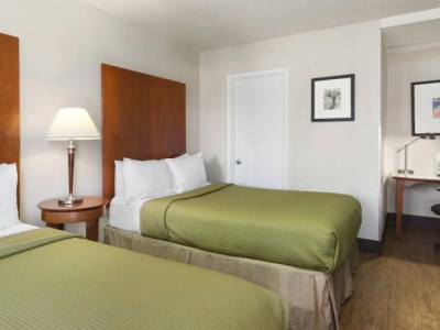 bedroom - hotel thriftlodge saskatoon - saskatoon, canada