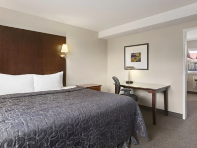 bedroom 1 - hotel thriftlodge saskatoon - saskatoon, canada