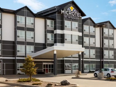 exterior view - hotel microtel inn and suites lloydminster - llyodminster, canada