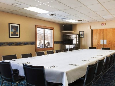 conference room - hotel thriftlodge cochrane south - cochrane, canada
