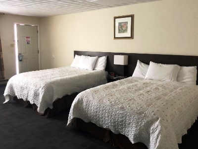 bedroom - hotel travelodge by wyndham cochrane - cochrane, canada