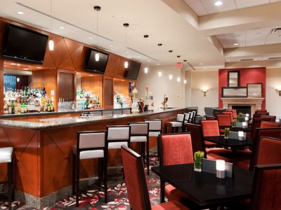 bar - hotel hilton vancouver metrotown - burnaby, canada