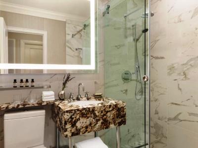 bathroom - hotel fairmont vancouver - vancouver, canada