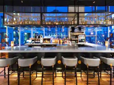 bar - hotel hilton vancouver downtown - vancouver, canada