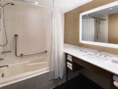 bathroom - hotel hilton vancouver downtown - vancouver, canada