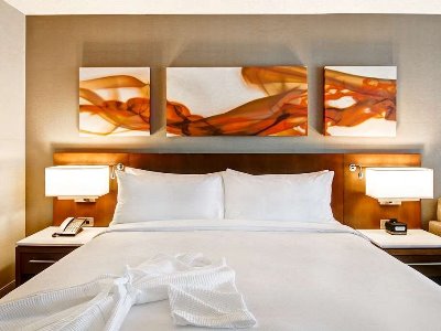 bedroom 5 - hotel hilton mississauga meadowvale - mississauga, canada