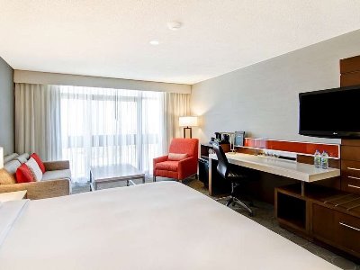 bedroom 4 - hotel hilton mississauga meadowvale - mississauga, canada