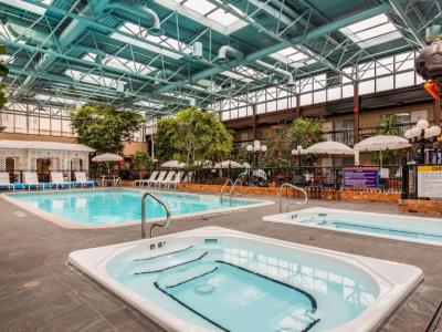 indoor pool - hotel best western plus cairn croft - niagara falls, canada