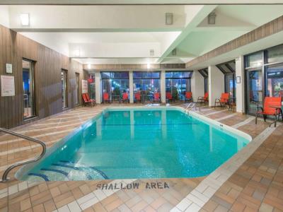 indoor pool - hotel ramada plaza by wyndham niagara falls - niagara falls, canada