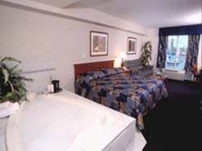 suite - hotel days inn and suites by the falls - niagara falls, canada