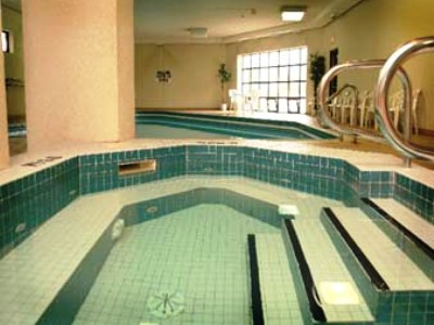 indoor pool - hotel days inn near the falls - niagara falls, canada