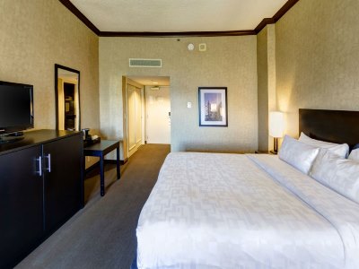 bedroom - hotel rimrock resort - banff, canada