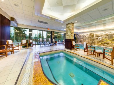 outdoor pool - hotel rimrock resort - banff, canada