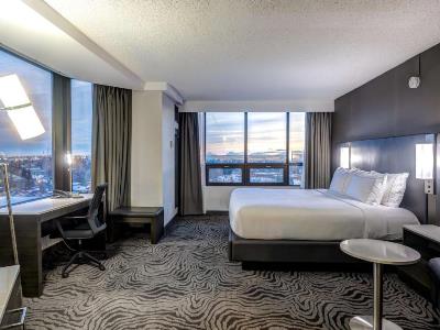 bedroom 3 - hotel doubletree by hilton calgary north - calgary, canada