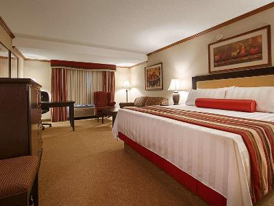bedroom - hotel best western plus port o'call - calgary, canada