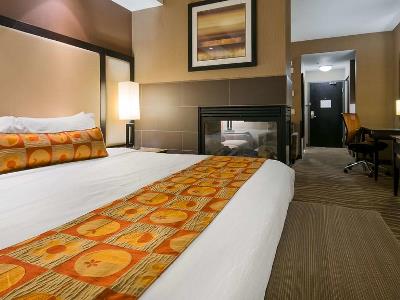 bedroom - hotel bwp freeport inn and suites calgary - calgary, canada