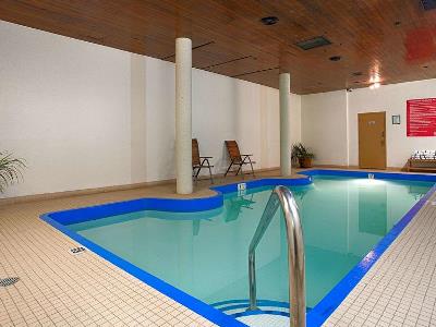 indoor pool - hotel best western cedar park inn - edmonton, canada