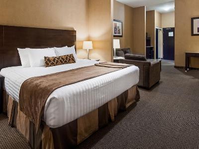 bedroom - hotel bw plus south edmonton inn suites - edmonton, canada