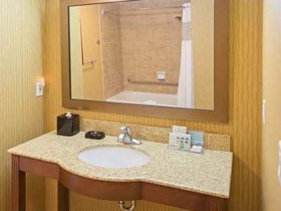 bathroom - hotel hampton inn by hilton edmonton/south - edmonton, canada