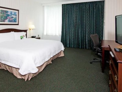 bedroom 1 - hotel hampton inn by hilton ottawa - ottawa, canada