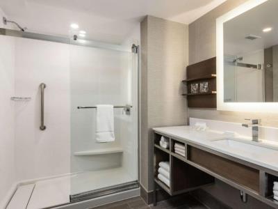 bathroom - hotel hilton garden inn ottawa downtown - ottawa, canada