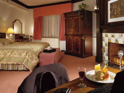 bedroom 1 - hotel fairmont le chateau frontenac - quebec, canada