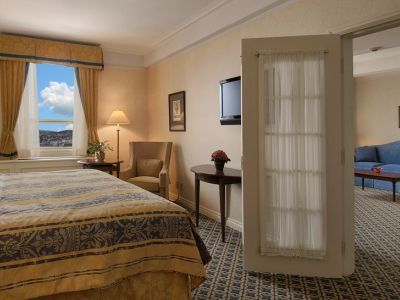 junior suite - hotel fairmont le chateau frontenac - quebec, canada