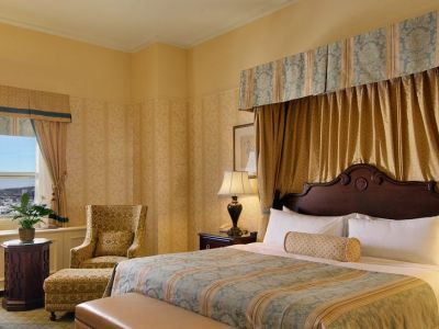 suite - hotel fairmont le chateau frontenac - quebec, canada