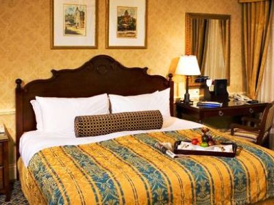 bedroom - hotel fairmont le chateau frontenac - quebec, canada