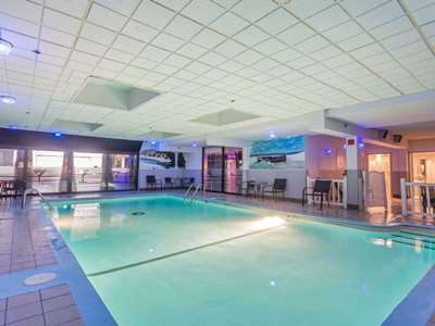 indoor pool - hotel travelodge convention center quebec city - quebec, canada