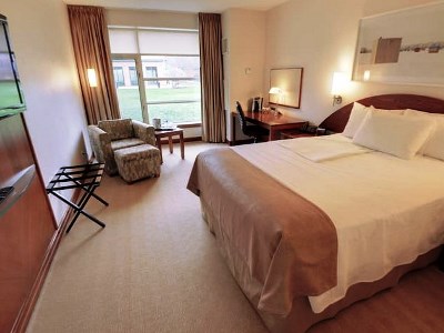 bedroom - hotel bmo ifl, a dolce by wyndham - toronto, canada
