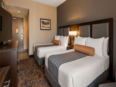 bedroom - hotel best western plus executive inn - toronto, canada