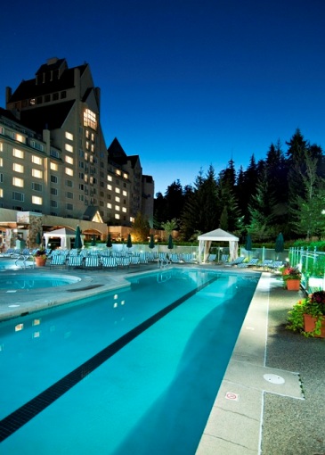 outdoor pool - hotel fairmont chateau whistler - whistler, canada
