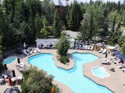 outdoor pool - hotel four seasons resort - whistler, canada