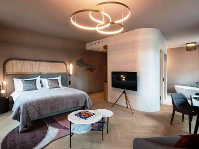 bedroom 1 - hotel marthof - basel, switzerland