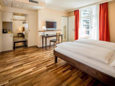 bedroom - hotel schweizerhof basel - basel, switzerland