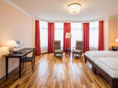 bedroom 3 - hotel schweizerhof basel - basel, switzerland