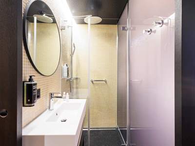 bathroom 1 - hotel ibis styles bern city - bern, switzerland