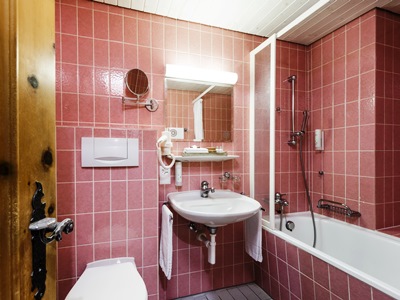bathroom 2 - hotel stern chur - chur, switzerland