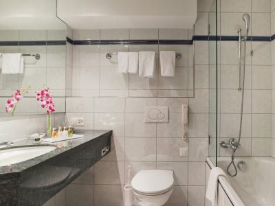 bathroom - hotel kongress - davos, switzerland