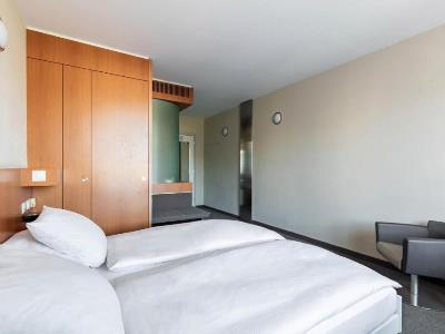bedroom 1 - hotel cornavin - geneva, switzerland