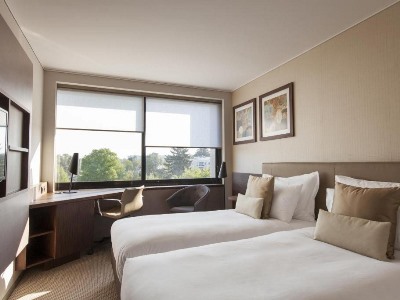 bedroom 3 - hotel crowne plaza geneva - geneva, switzerland