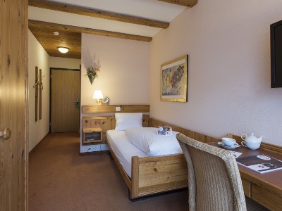bedroom - hotel sunstar hotel grindelwald - grindelwald, switzerland