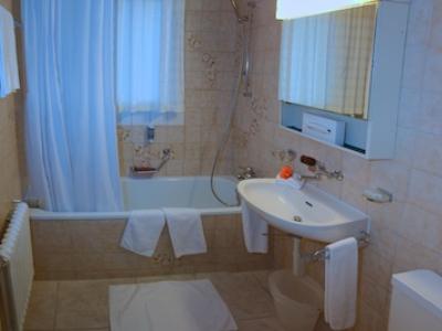 bathroom - hotel eigerblick - grindelwald, switzerland